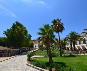 Azka Hotel